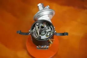 111-905-205 BOSCH Distributor Vju Nos Vacuum Canister Vw #2