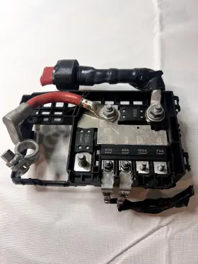 525230582 CADILLAC Engine Battery Junction Fuse Box Cts #2