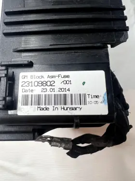 525230582 CADILLAC Engine Battery Junction Fuse Box Cts