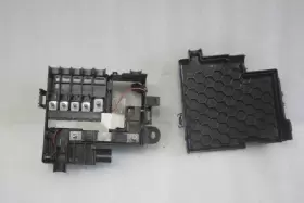 699.GM6320 CADILLAC Battery Fuse Box Block CT5 #3