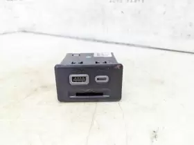 13525431 CHEVROLET Center Console Usb Port 1500 Silverado