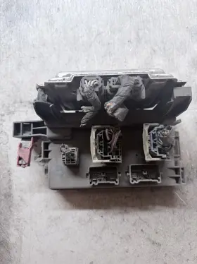 04692032AI CHRYSLER Fuse Relay Box Touring 300