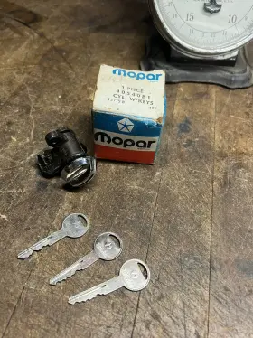 15775B CHRYSLER Nos Lock Cylinder Ignition Keys Box Mopar