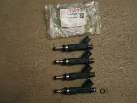23250-37020 DENSO Fuel Injectors Toyota Prius