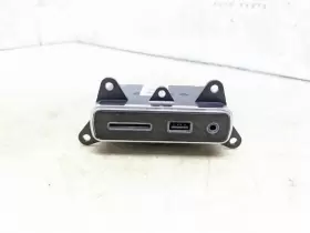 68289895AA DODGE Sd Usb Port Media Hub Durango