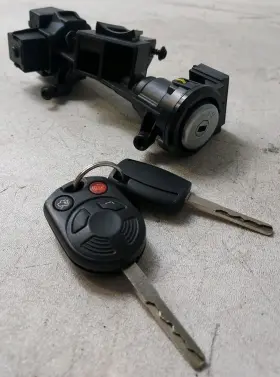 D7520013-18D FORD Ignition Switch Lock Cylinder Key Focus