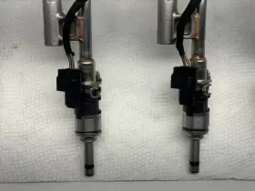 DS7G-9F593-EA FORD Fuel Injectors Set Rail Escape #3