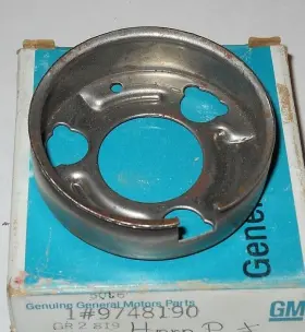 9748190 GENERAL MOTORS Nos Sport Wheel Horn Ring Cup Gm