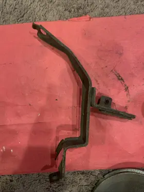 3904345 GENERAL MOTORS / GM Lh Upper Ignition Shield Plug C2