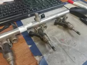 12618333 GM Fuel Injection Rail Injectors Chevrolet Gmc #3