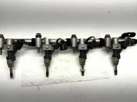 12677814 GM Left Driver Front Fuel Rail Injectors Gmc Yukon