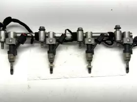 12683521 GM Right Front Fuel Rail Injectors Gmc Yukon