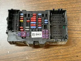 23443945 GM / CHEVY Fuse Relay Box Wiring Harness Block