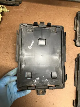 20853316 GM OEM Ecm Mounting Bracket Equinox Terrain