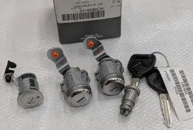 2516590C91 INTERNATIONAL Ignition Cylinder Doors Cargo Lock