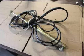 699.JA1V97 JAGUAR Convertible Roof Hydraulic Struts