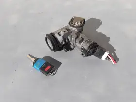 D01H66938 MAZDA Ignition Switch Lock Cylinder Key