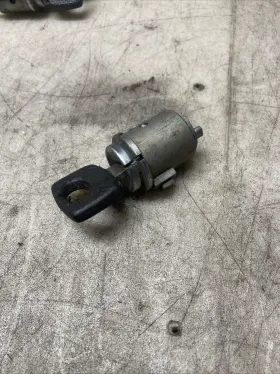 1264620179 MERCEDES Ignition Lock Cylinder Tumbler Key W126