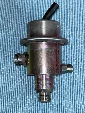 0438161001 MERCEDES BENZ Fuel Pressure Regulator Sel 190E #3