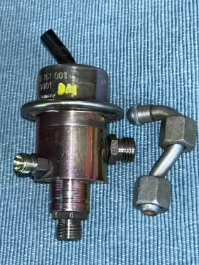 0438161001 MERCEDES BENZ Fuel Pressure Regulator Sel 190E