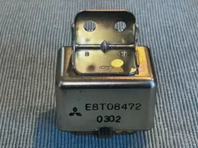 E8T08472 MITSUBISHI Stealth Fuel Pump Mfi Relay 3000GT Dodge #3