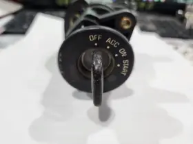 1421D OLDSMOBILE Aurora Ignition Switch