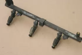 99611003656 PORSCHE Fuel Injection Rail Carrera #2