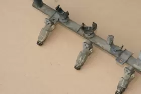 99611093152 PORSCHE Fuel Injection Rail Carrera #2