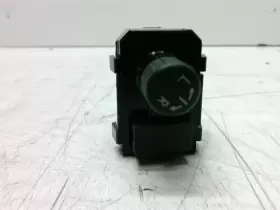 699.SU1R11 SUBARU Mirror Power Switch #2