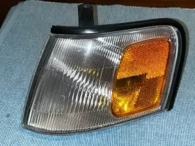 936-982 SUBARU Left Corner Marker Turn Signal Light Lamp Park
