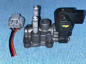 1813764G00 SUZUKI Esteem Idle Air Control Valve