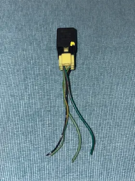 38860-56B10 SUZUKI / GEO Power Relay Plug Sidekick Tracker