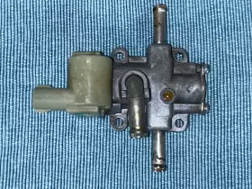 22270-62040 TOYOTA Idle Air Control Valve Denso T100 Tacoma #2