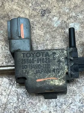 25860-61020 TOYOTA Land Paseo Valve Vacuum Switching Cruiser #2