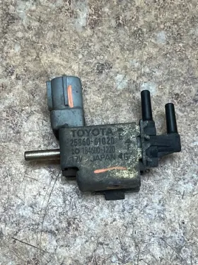 25860-61020 TOYOTA Land Paseo Valve Vacuum Switching Cruiser