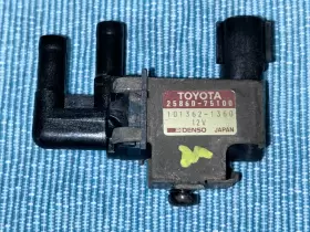 25860-75100 TOYOTA Vacuum Switching Valve T100 Tacoma