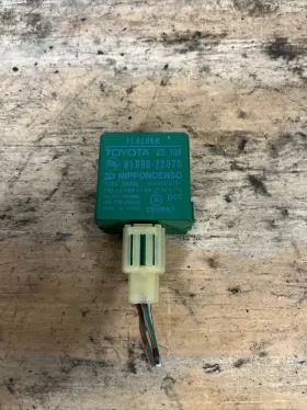 81980-22070 TOYOTA Land Turn Signal Flasher Relay Cruiser