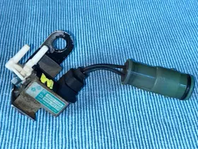 89570-12140 TOYOTA Vacuum Switching Valve Corolla