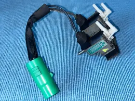 89570-20160 TOYOTA Vacuum Valve Corolla Celica Corona