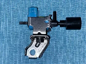 89570-35220 TOYOTA Vacuum Switching Valve 4RUNNER