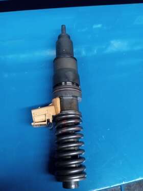 85003711 VOLVO Fuel Injector Mack